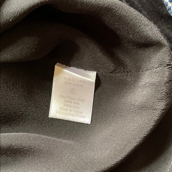 Everlane Silk Size 00 V-Neck Black Lined Blouse - Picture 9 of 12